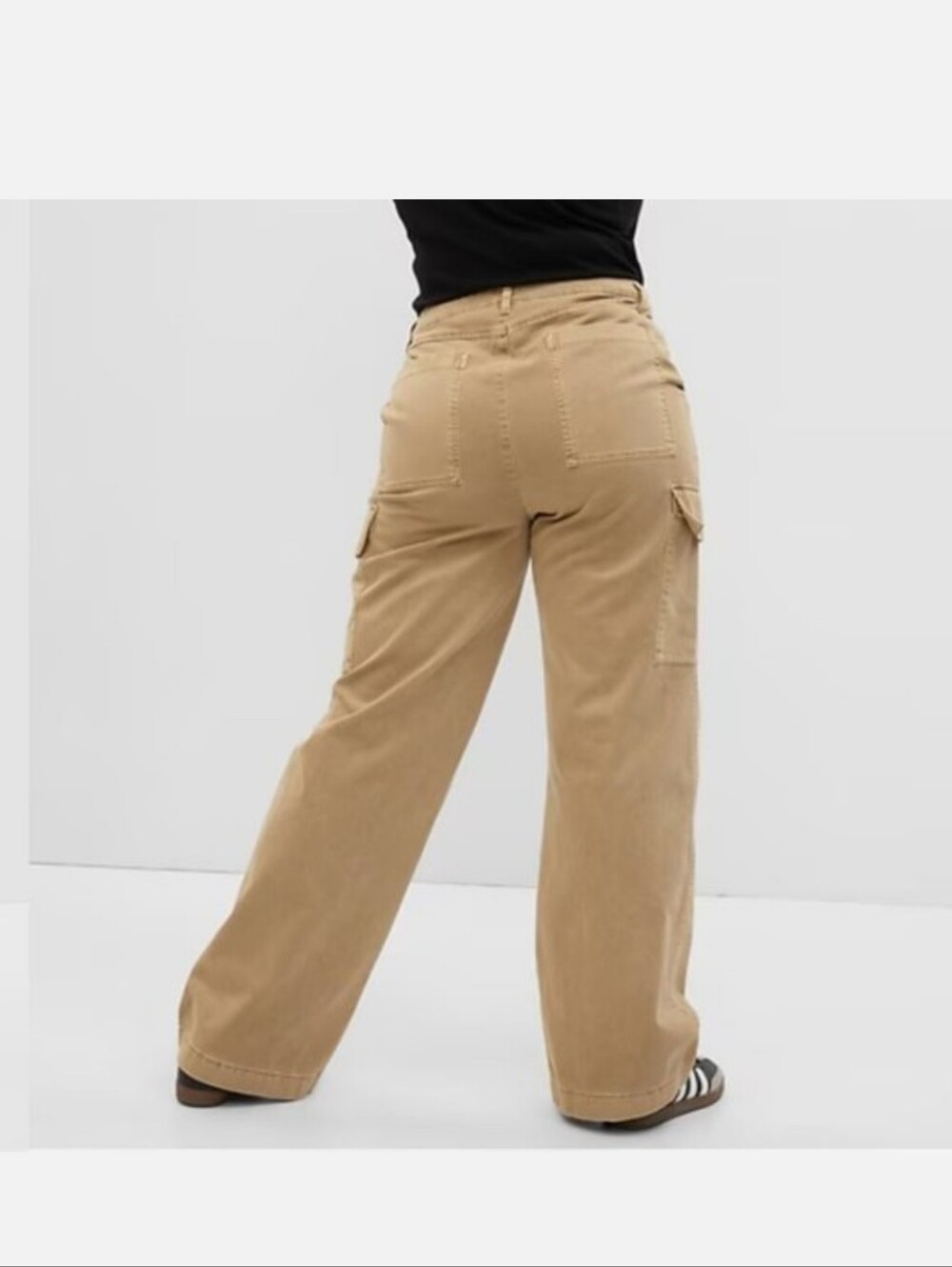 Gap Women’s Size 16 Mid-Rise Wide-Leg Cargo Pants – Khaki New Only Tried On